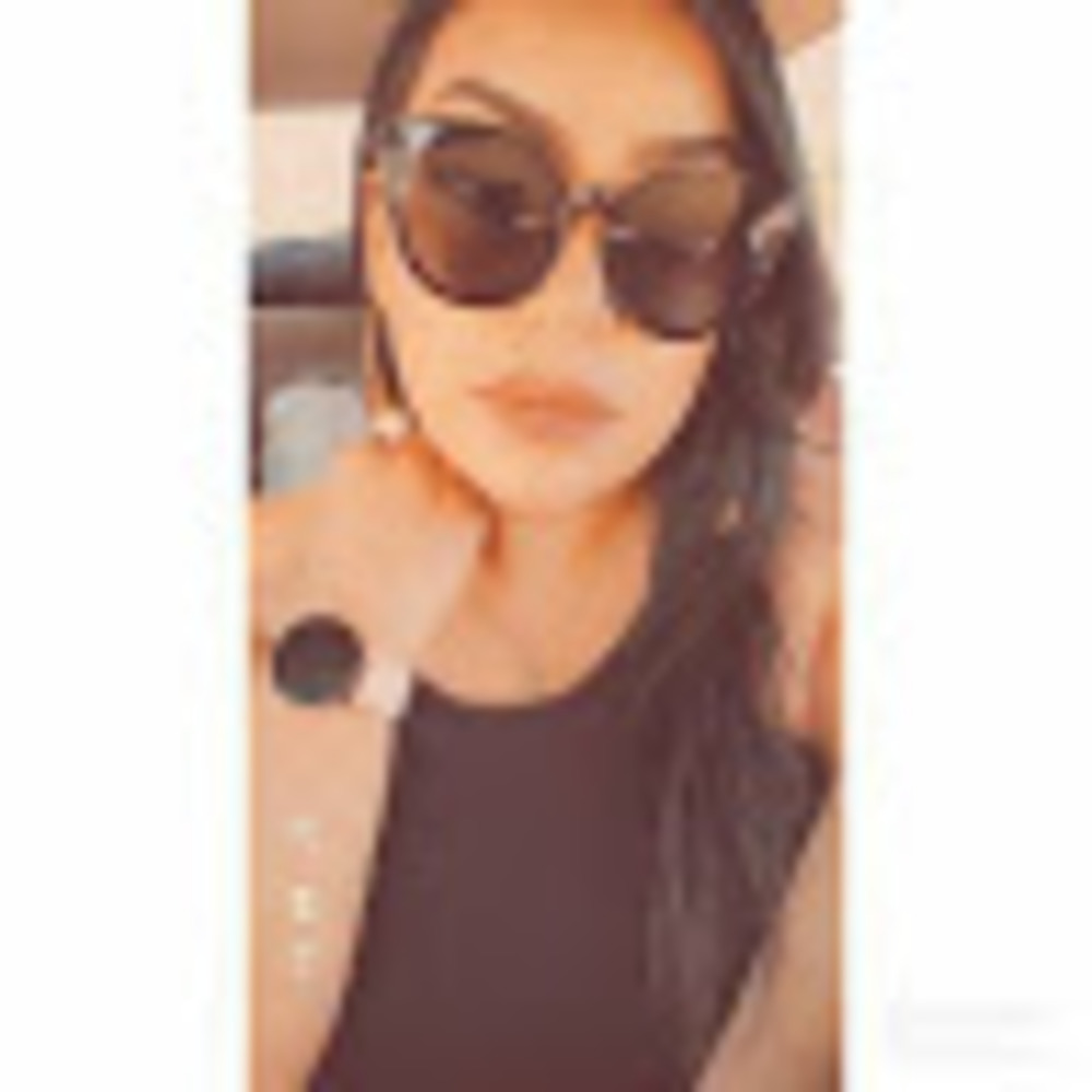 Meet your Posher, Alejandra